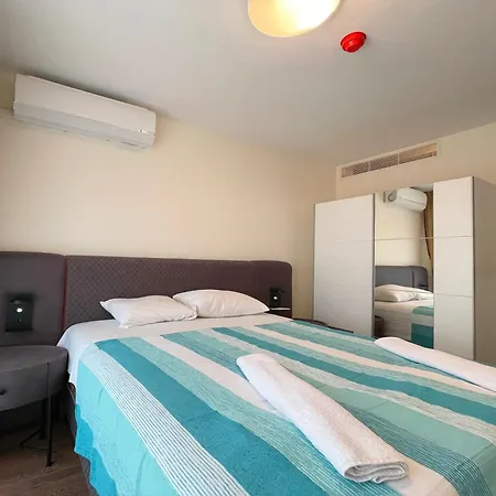 Stylish Only 200 M To The Beach In Peter House Free Parking Sluneční pobřeží
