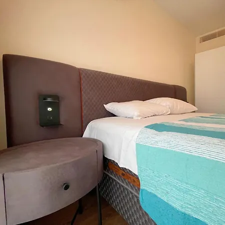 Stylish Only 200 M To The Beach In Peter House Free Parking Sluneční pobřeží